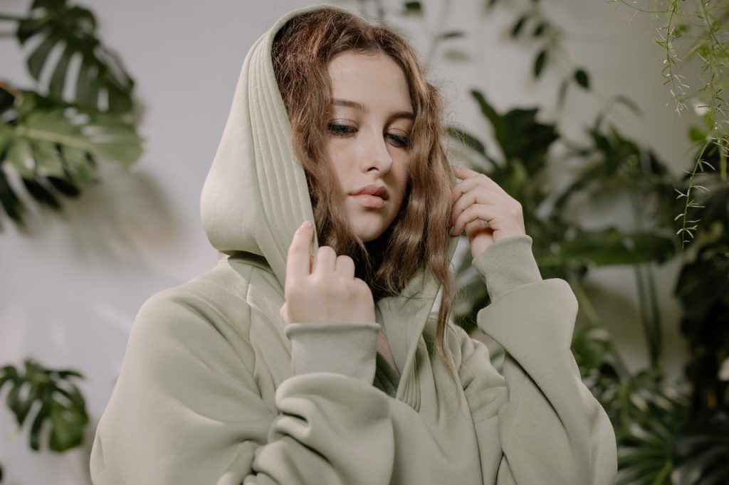 Jak wystylizować bluzę damską